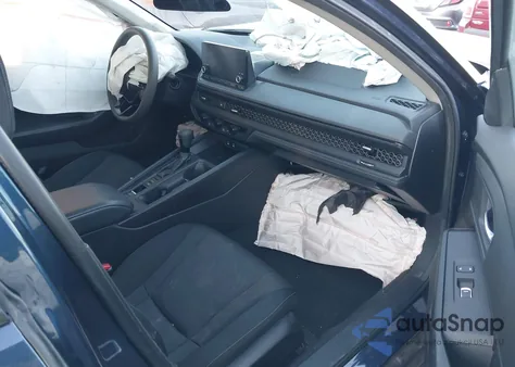 2024 Honda Accord Ex z USA, uszkodzony, nr VIN 1HGCY1F37RA027685